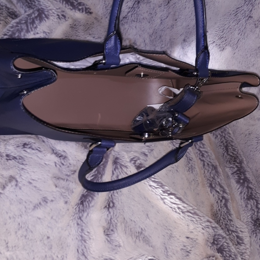 💥**SOLD**💥Navy blue purse - Picture 6 of 8
